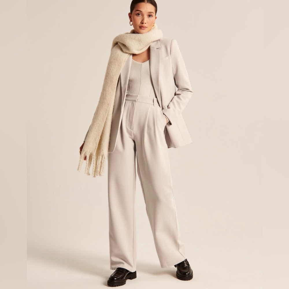 Abercrombie and Fitch Sloane Tailored Pant Light Taupe Size 32/14